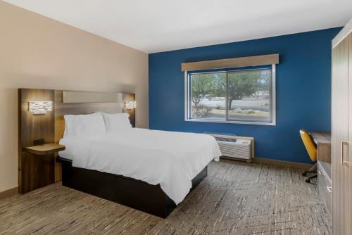 holiday inn express fallon by ihg