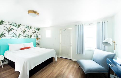 Royal Palms Motel,,2 star