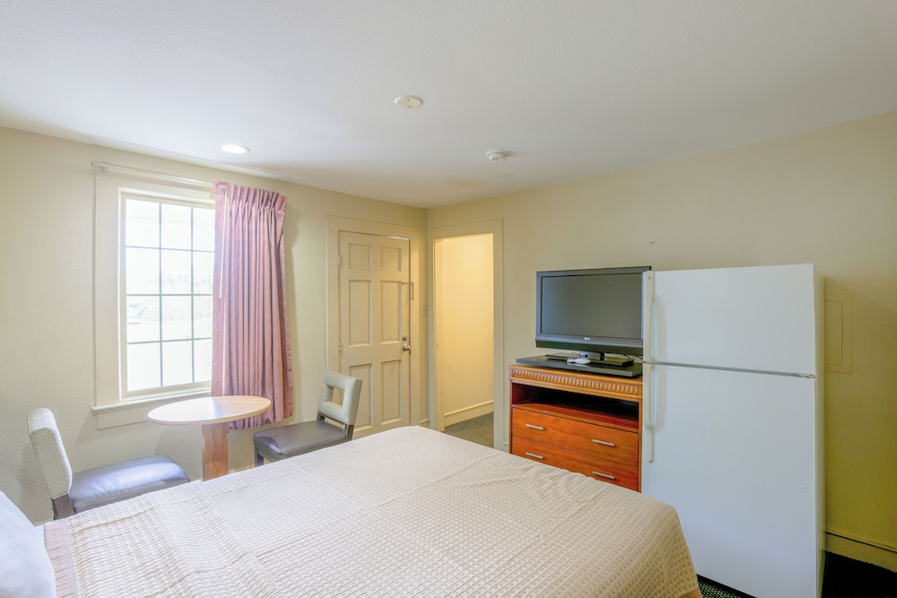 budget inn by oyo natural bridge i 81