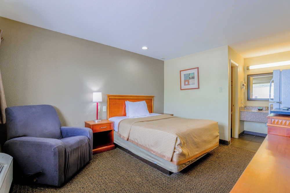budget inn by oyo natural bridge i 81