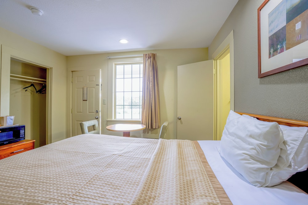 budget inn by oyo natural bridge i 81