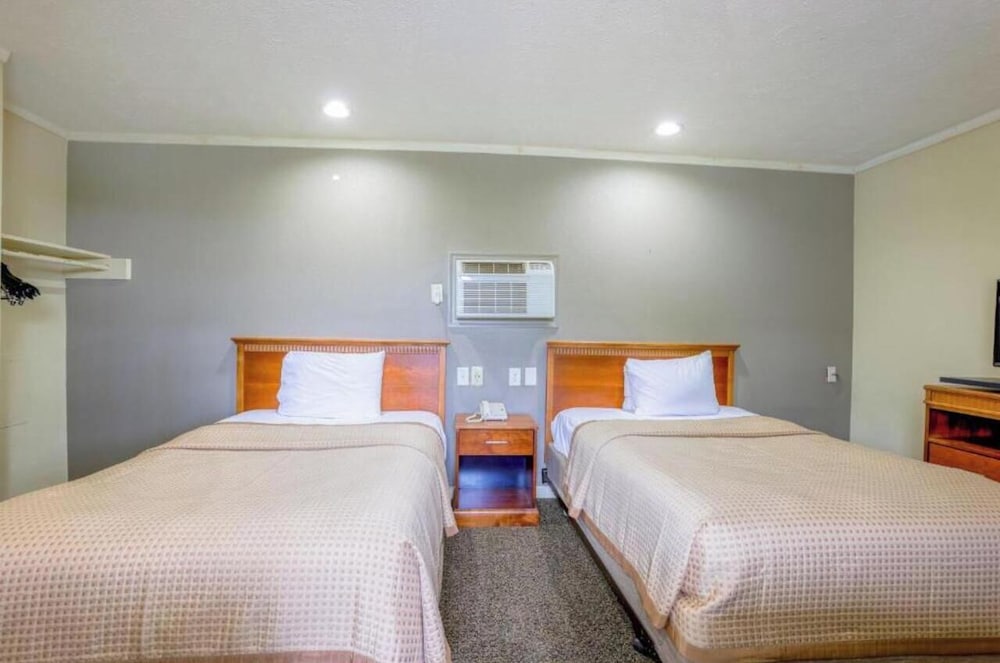 budget inn by oyo natural bridge i 81