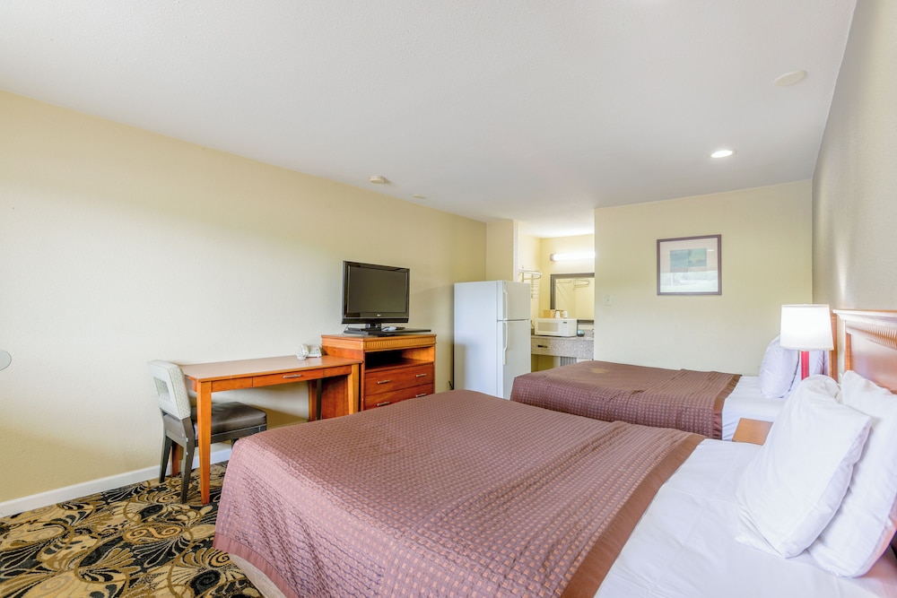 budget inn by oyo natural bridge i 81