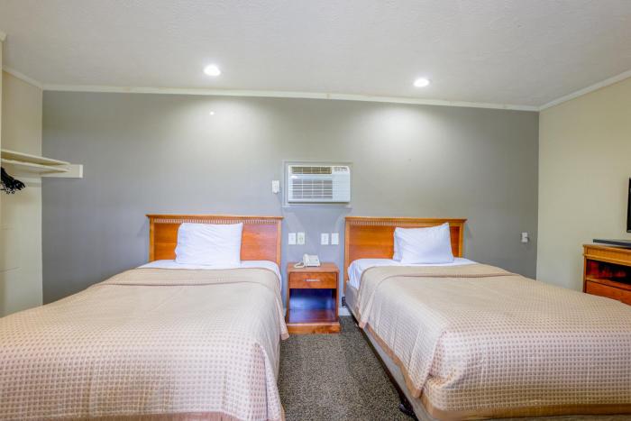 budget inn by oyo natural bridge i 81