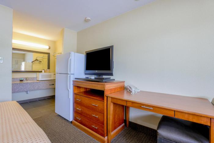 budget inn by oyo natural bridge i 81