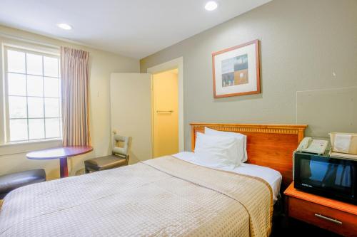 budget inn by oyo natural bridge i 81