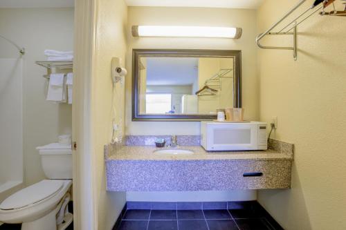 budget inn by oyo natural bridge i 81