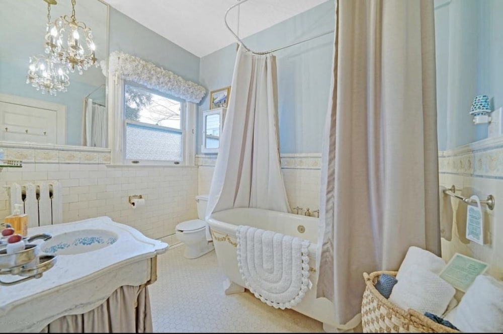 600 main a bandb and victorian tea room