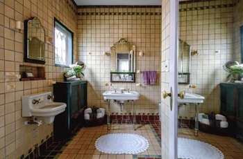 600 main a bandb and victorian tea room