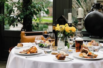 The Pheasant Hotel,,3 star