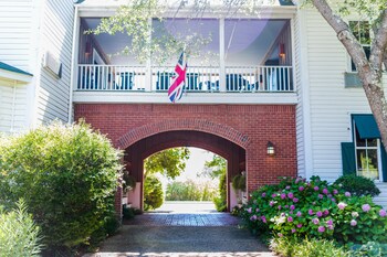 roanoke island inn