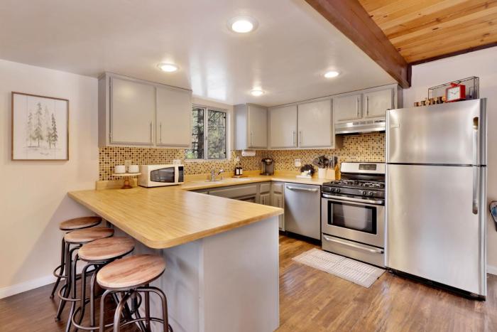 pinewood inn 2093 by big bear vacations