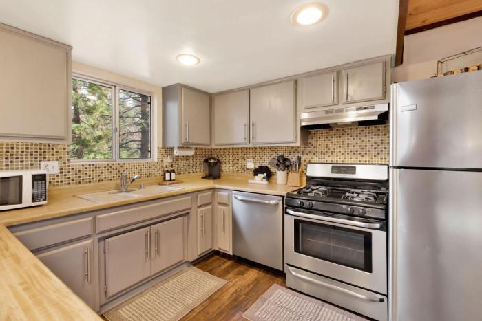 pinewood inn 2093 by big bear vacations