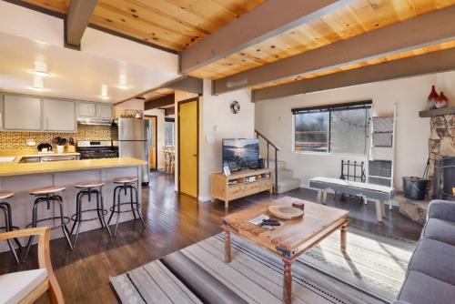 pinewood inn 2093 by big bear vacations