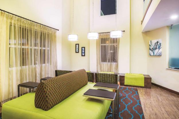 la quinta inn and suites by wyndham oceanfront daytona beach