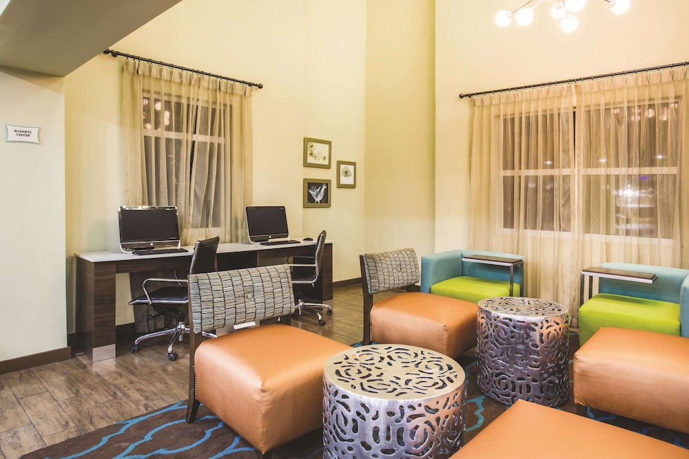 la quinta inn and suites by wyndham oceanfront daytona beach
