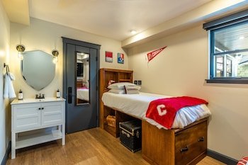The Dorm Hotel,New York>>Ithaca,3 star