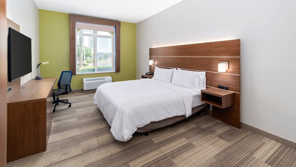 holiday inn express and suites dinuba west by ihg