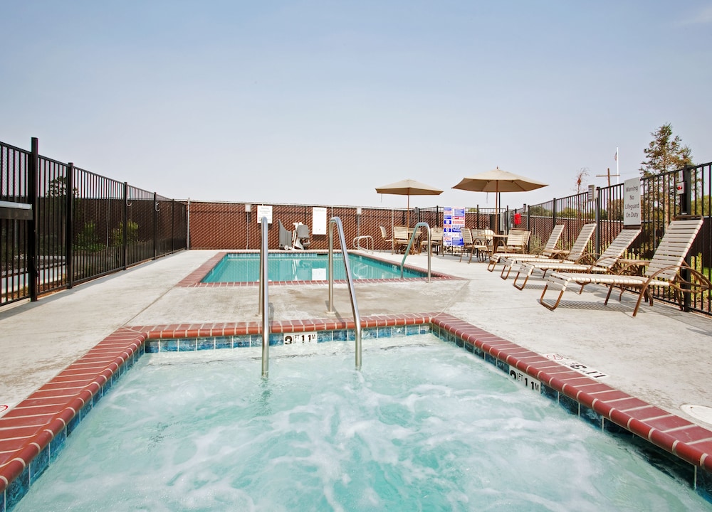 holiday inn express and suites dinuba west by ihg