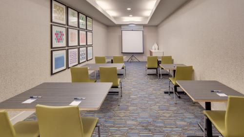holiday inn express and suites dinuba west by ihg
