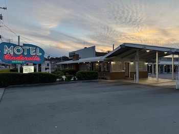 Cinderella Motel,,3 star