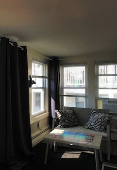 Blue Jay Motel,,2 star