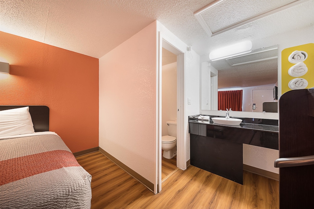 motel 6 hamburg ny