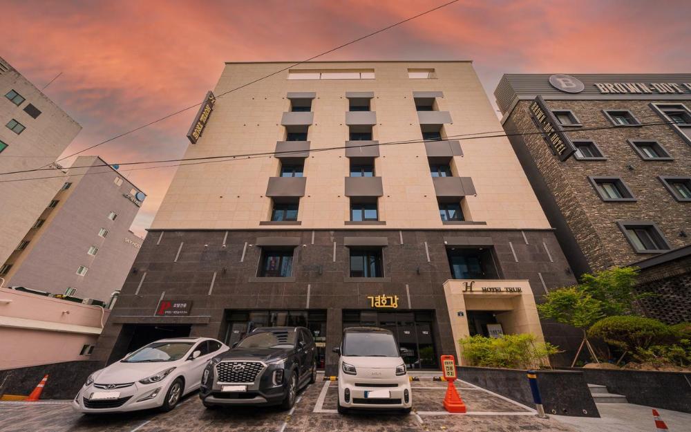 hotel true