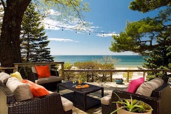 looking glass beachfront inn
