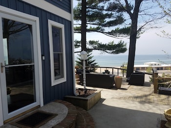 looking glass beachfront inn