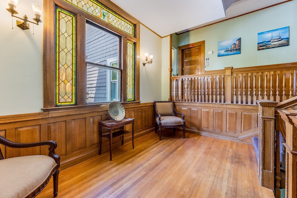 castle manor inn