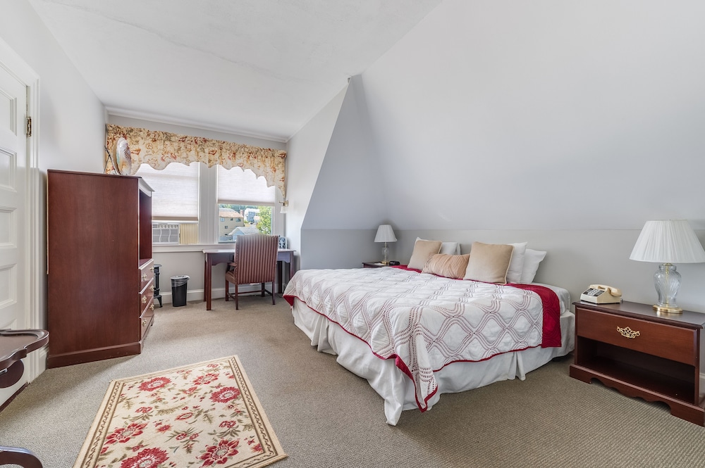 castle manor inn