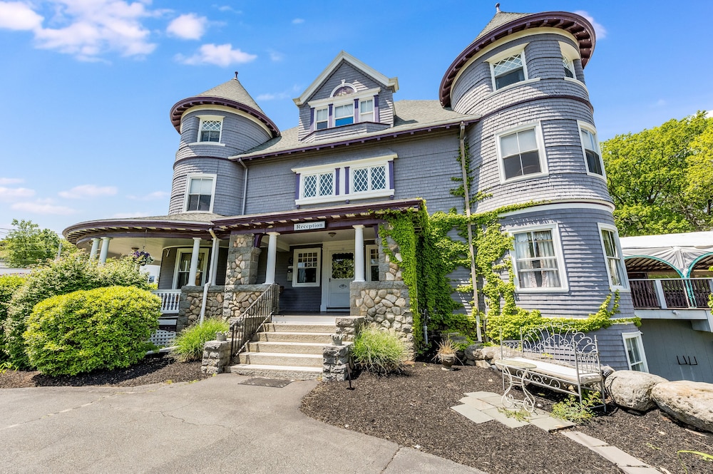 castle manor inn
