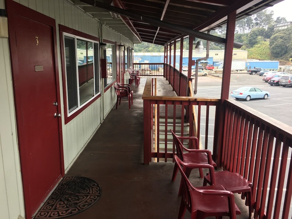 Anchor Lodge Motel,32260 North Harbor Drive,3 star