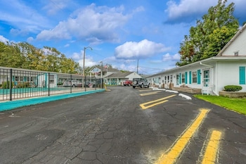Riviera Motel Erie,,2 star