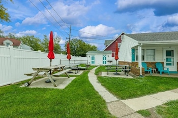 Riviera Motel Erie,,2 star