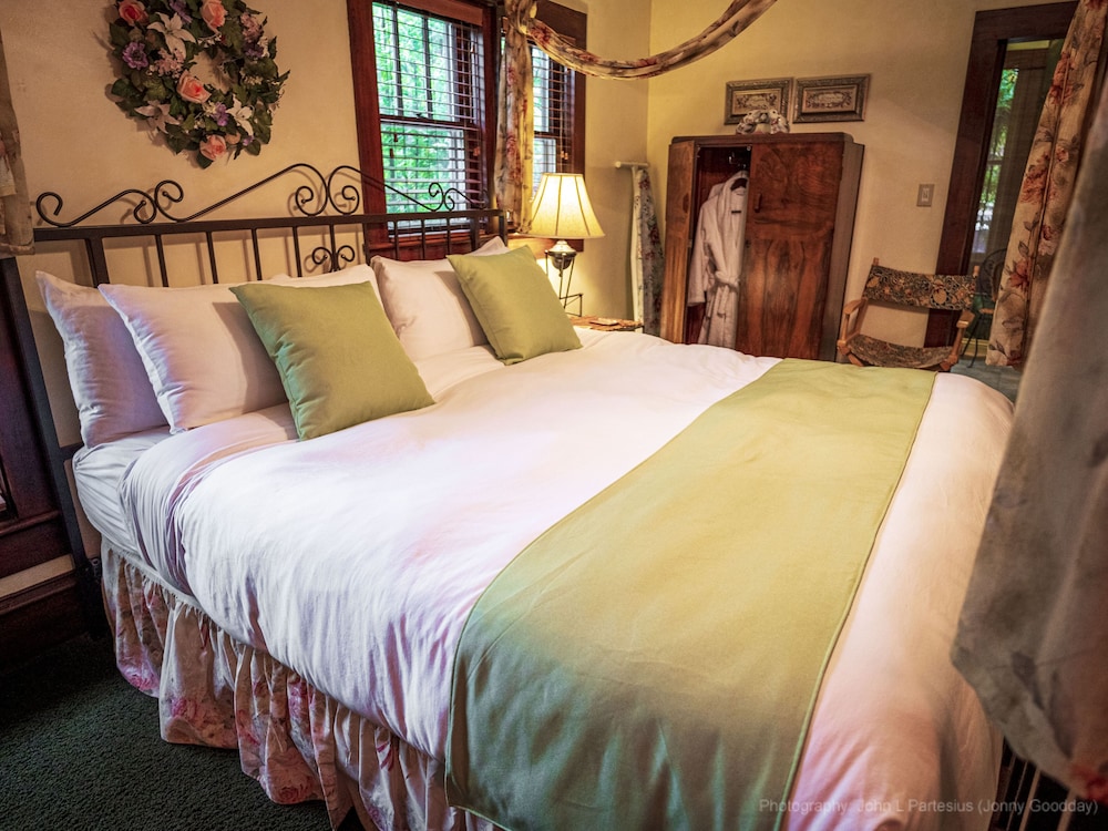 cliff cottage inn victorian bandb and boutique hotel