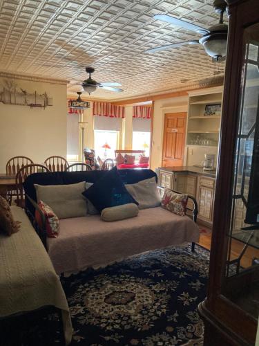 All Seasons Inn,Rogers>>Eureka Springs,3 star