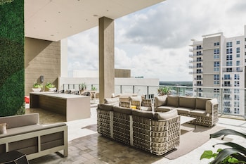 chic apartments in the heart of dadeland