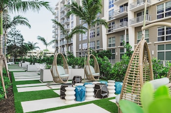 chic apartments in the heart of dadeland