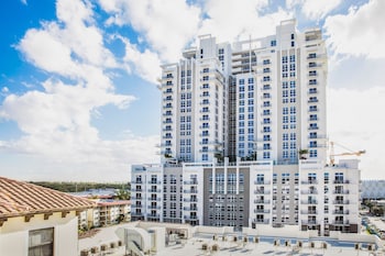 chic apartments in the heart of dadeland