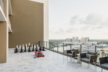 chic apartments in the heart of dadeland
