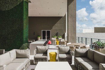 chic apartments in the heart of dadeland