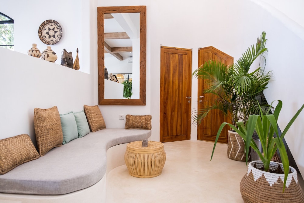 new stunning 4br jungle view villa in lovina