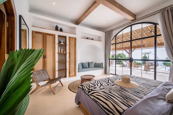 new stunning 4br jungle view villa in lovina