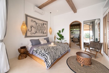 new stunning 4br jungle view villa in lovina