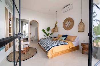 new stunning 4br jungle view villa in lovina