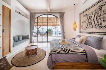 new stunning 4br jungle view villa in lovina