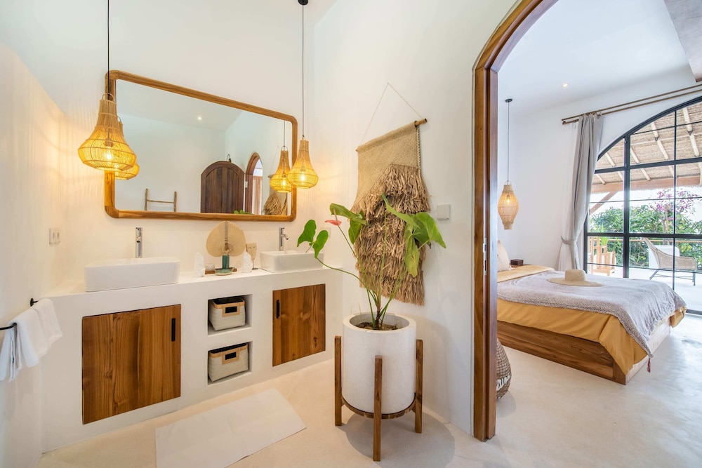 new stunning 4br jungle view villa in lovina