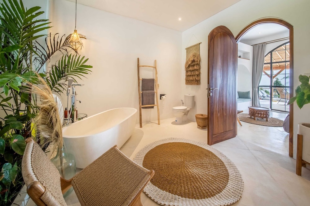 new stunning 4br jungle view villa in lovina